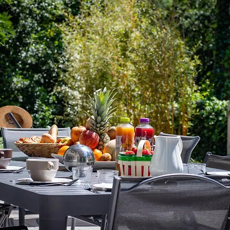 Spacieuse Dans Le Village De La Vigne Acces Direct 12 Pers *